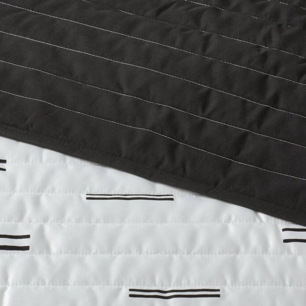 Room Essentials - Twin/Twin Extra Long Satin Quilt White/Black - Roo White/Black - Picture 3 of 4